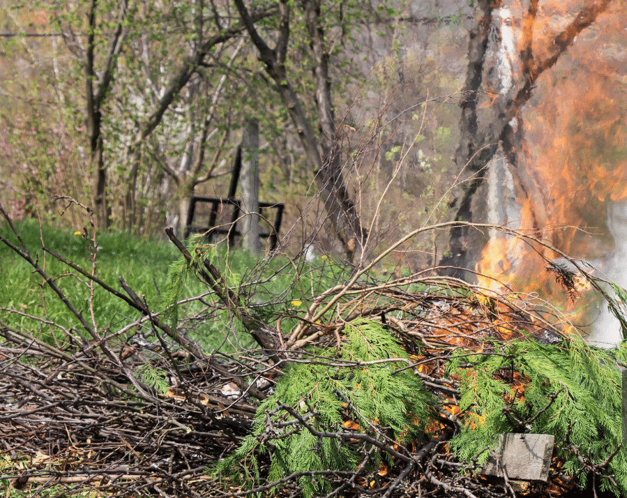 Brûlage des déchets verts